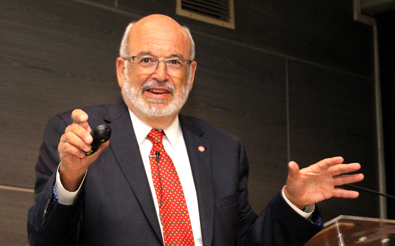 Sir Peter Gluckman, Asesor Científico del gobierno de Nueva Zelanda: "Dar prioridad sólo al impacto económico de la ciencia es un error"