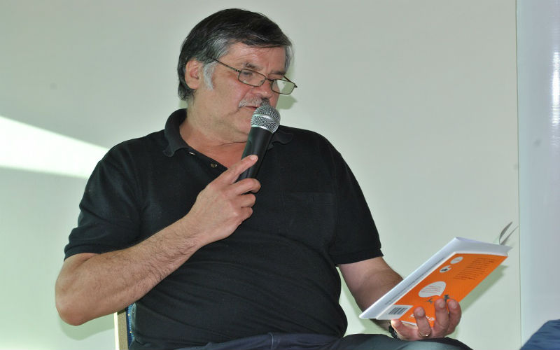 David Avello presentó libro que rememora la vida de campo de los años cincuenta