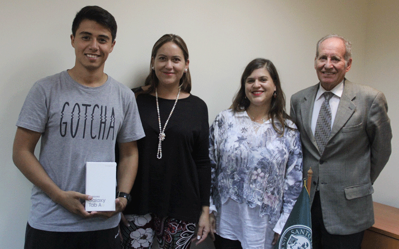 Alumno de Tecnología Médica ganó tablet por contestar encuesta institucional