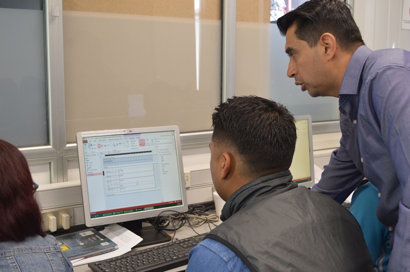 Nuevos Tomasinos participan en talleres de computación