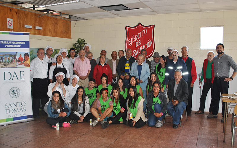 “Mechoneo Solidario” de Santo Tomás Viña del Mar comenzó con operativo en Hogar del Ejército de Salvación de Valparaíso