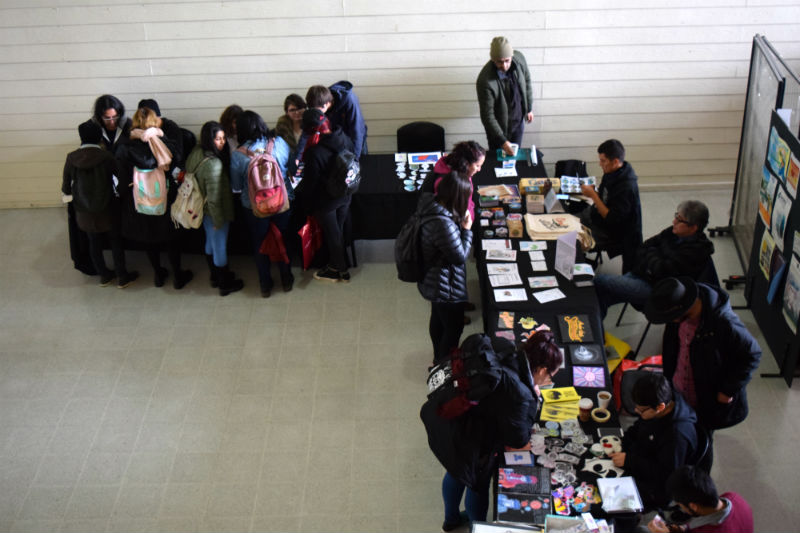 Estudiantes de Diseño Gráfico se lucen en 2° Feria de Ilustración