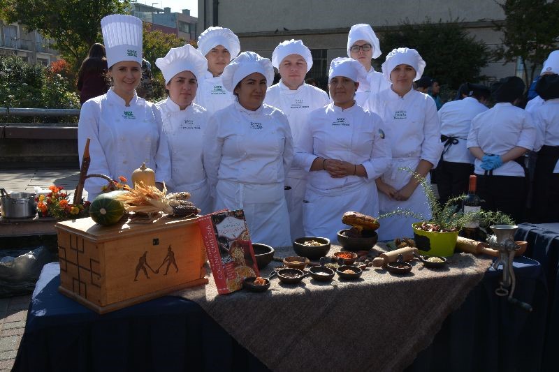Penquistas disfrutaron de la cocina tradicional chilena