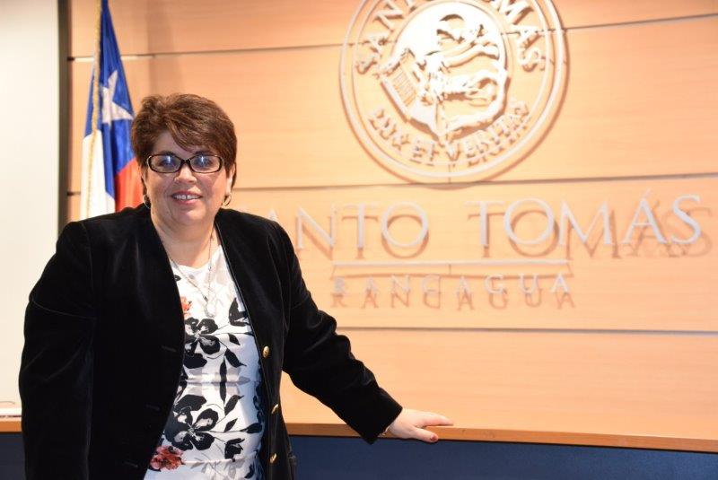 Jueza entregó consejos a estudiantes del área social de Santo Tomás