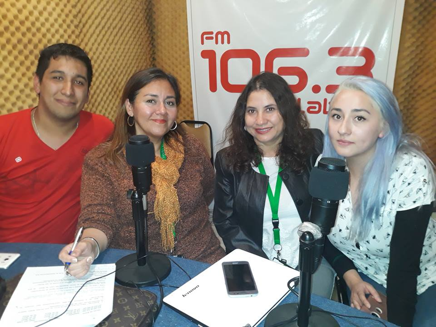 Alumnos de Administración comparten sus conocimientos en programa radial