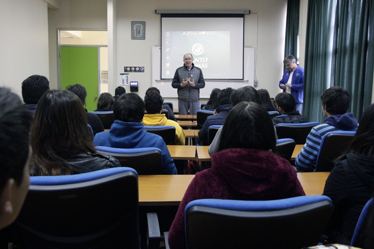 Estudiantes de Santo Tomás apoyarán a pequeños empresarios de la Provincia de Linares