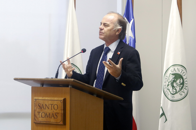 Ministro Walker expuso sobre los desafíos de la Agricultura en los próximos cuatro años