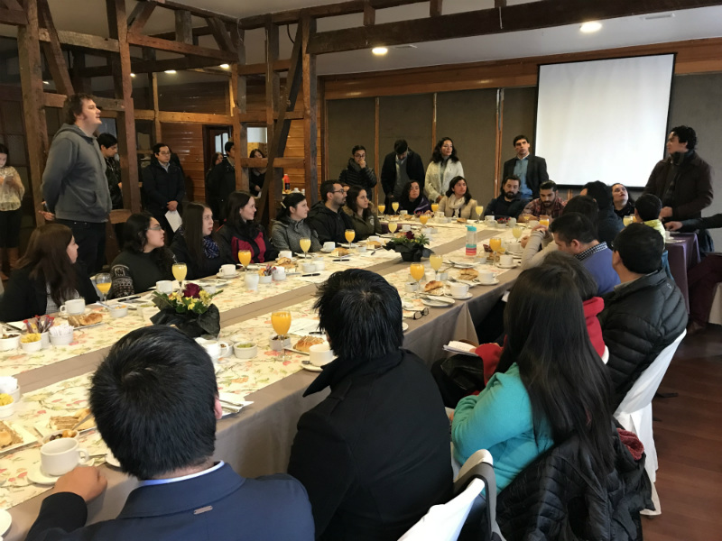 Egresados Santo Tomás se reunieron con profesional de Marketing y comunicación Digital