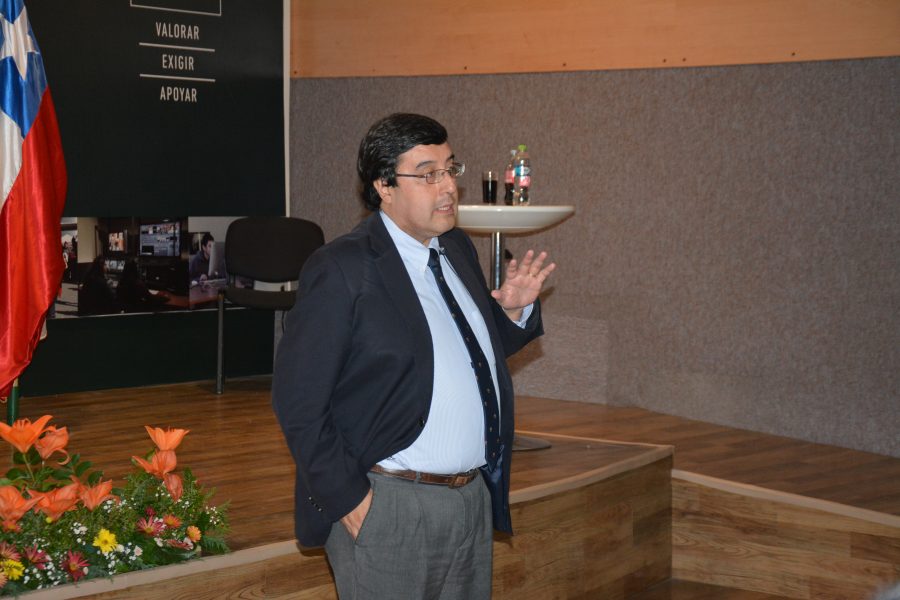 Historiador analizó los desafíos de Chile para el 2030 en Santo Tomás Concepción