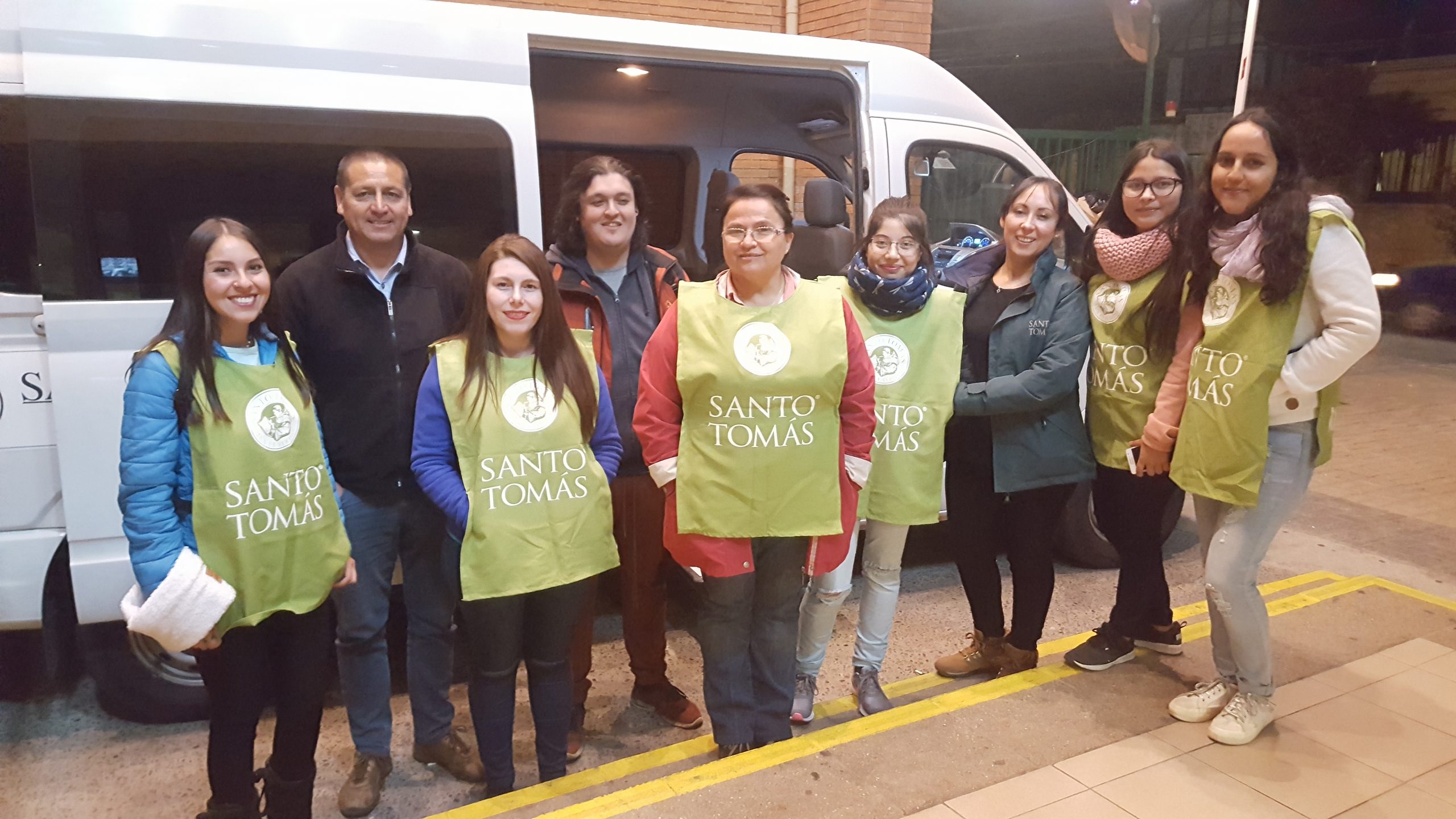 Mechones de Santo Tomás comienzan sus carreras ayudando a la comunidad