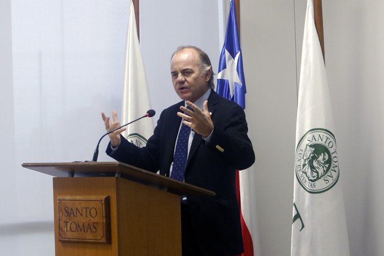 Ministro de Agricultura inauguró Año Académico en Santo Tomás Talca