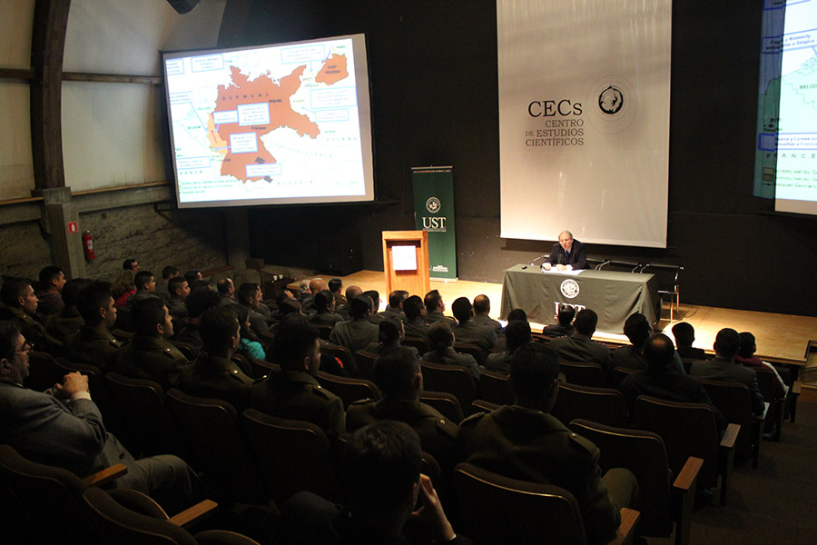 Santo Tomás Valdivia llevó a cabo seminario sobre la Primera Guerra Mundial