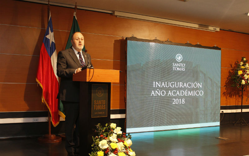Santo Tomás dio inicio a nuevo año académico en Los Ángeles