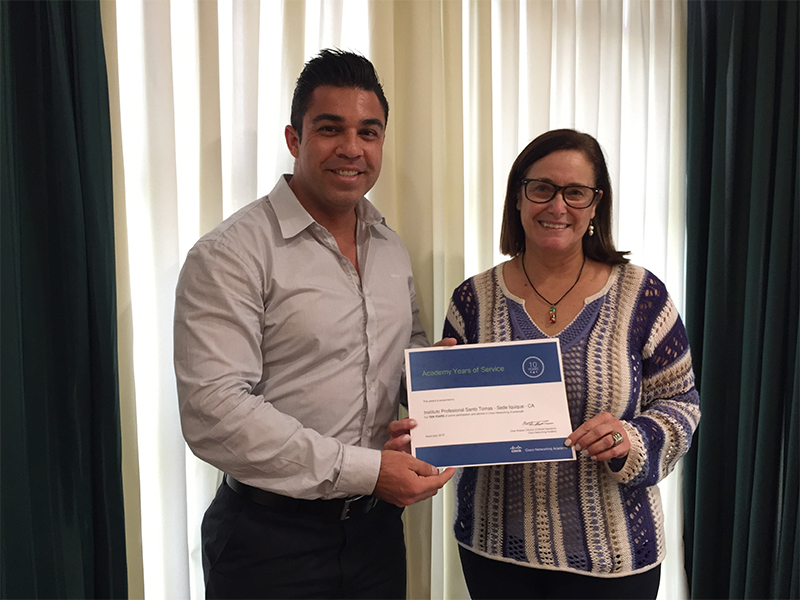 Instituto Profesional Santo Tomás recibe extensa certificación por academia internacional CISCO