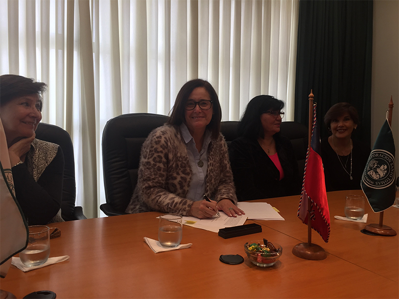 Colegio de contadores e Instituto Profesional Santo Tomás realizan importante convenio