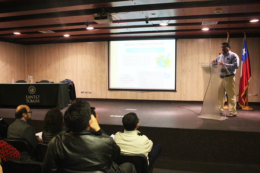 Escuela de Derecho de la UST desarrollo seminario sobre Migración en Chile