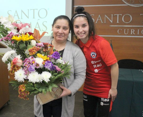 La “Pequeña Gigante” entregó su testimonio el en IP-CFT Santo Tomás Curicó