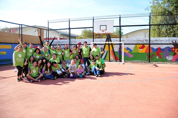 Mechoneo Solidario da la bienvenida a los nuevos estudiantes de Santo Tomás