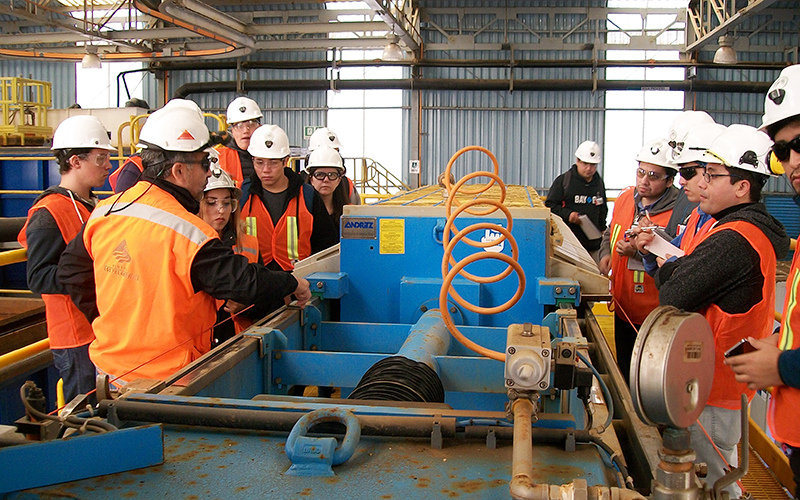 Estudiantes de Ingeniería Civil en Minas visitan el puerto Punta Chungo de Minera Los Pelambres