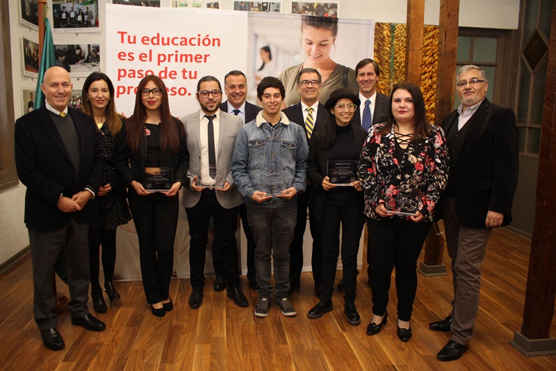5 estudiantes y un académico realizarán intercambios internacionales gracias a las Becas Santander