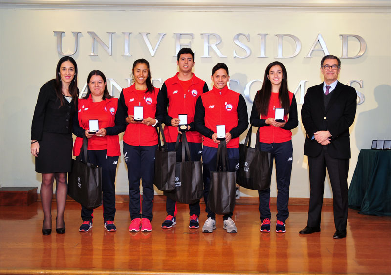 Autoridades Santo Tomás reconocieron a estudiantes miembros del Team Chile en los Juegos Odesur 2018