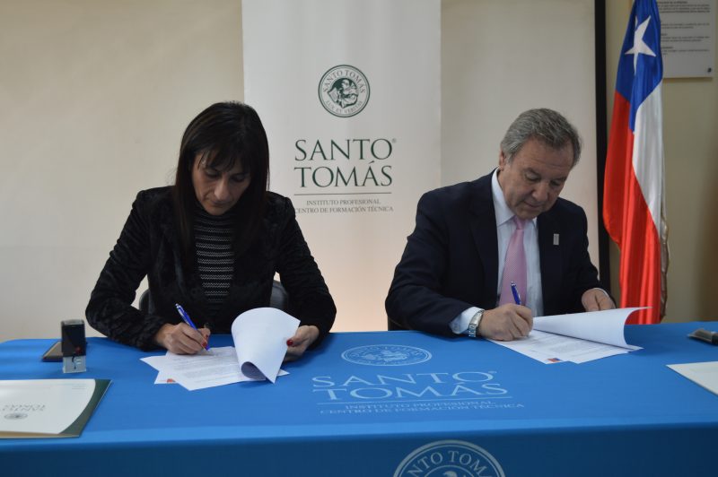 Santo Tomás firma convenio de colaboración con la Gobernación Provincial de Ñuble