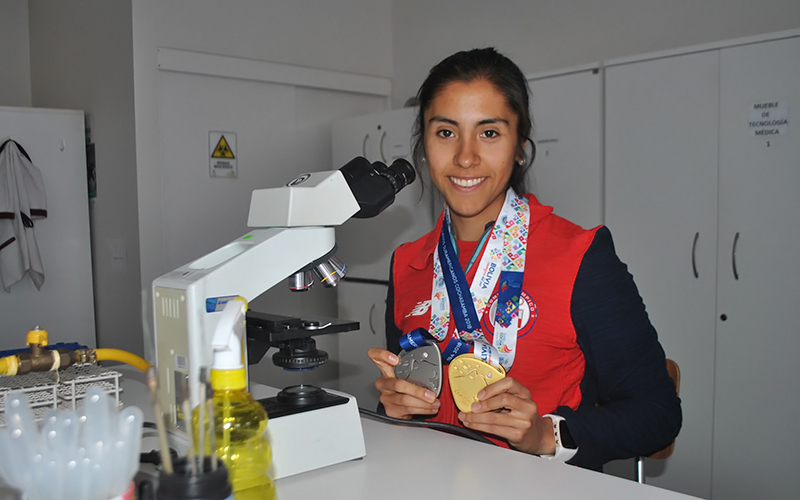 Yoselyn Cárcamo, medallista de oro y plata en los Juegos Odesur: “Los profesores me han apoyado mucho y todo se ha hecho más fácil”