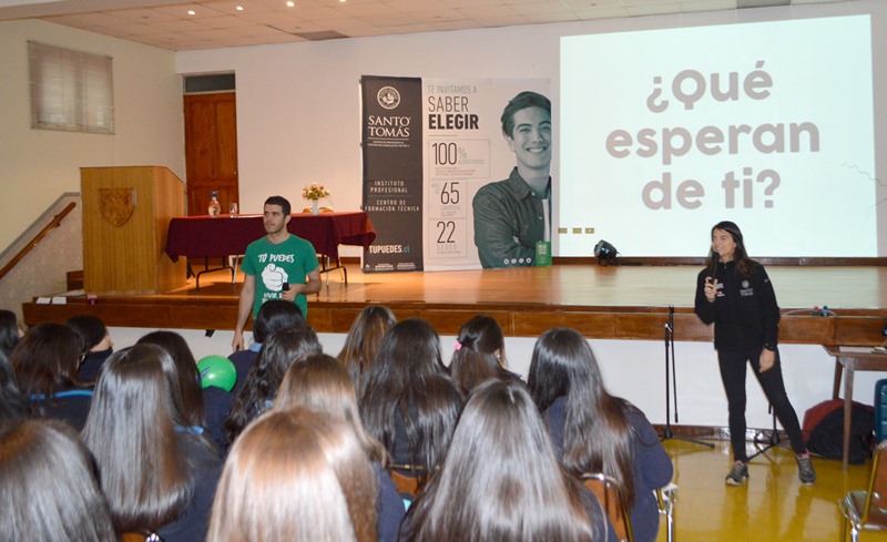 Estudiantes de tercero y cuarto medio recibieron coaching vocacional para descubrir sus verdaderos intereses
