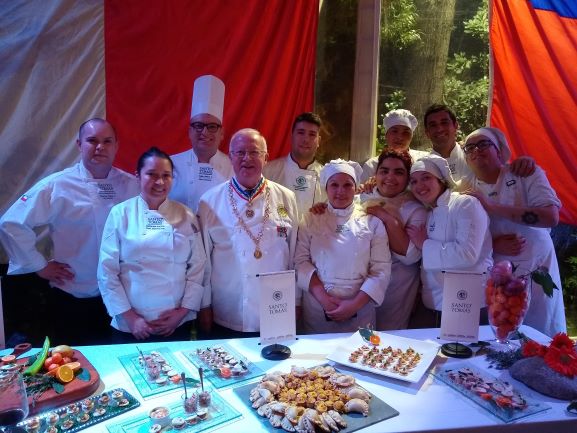 Alumnos de Gastronomía participan en importante evento de la Academia Culinaria Francesa