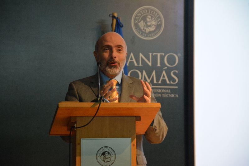 "Pensar en simulación como una tecnología es un error, la simulación clínica es una nueva herramienta educativa que trae consigo un cambio de paradigma”