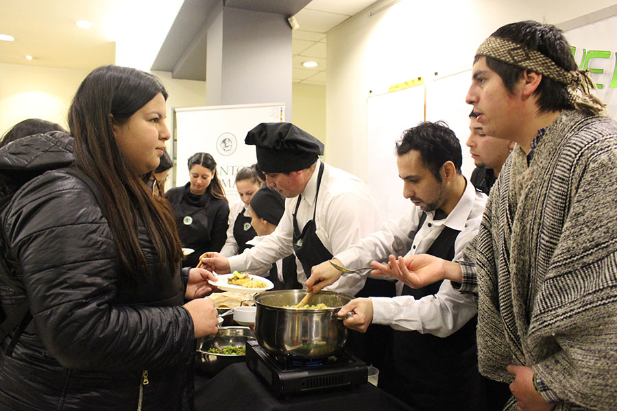 Santo Tomás celebró el “Wetripantu” con muestra de comida mapuche