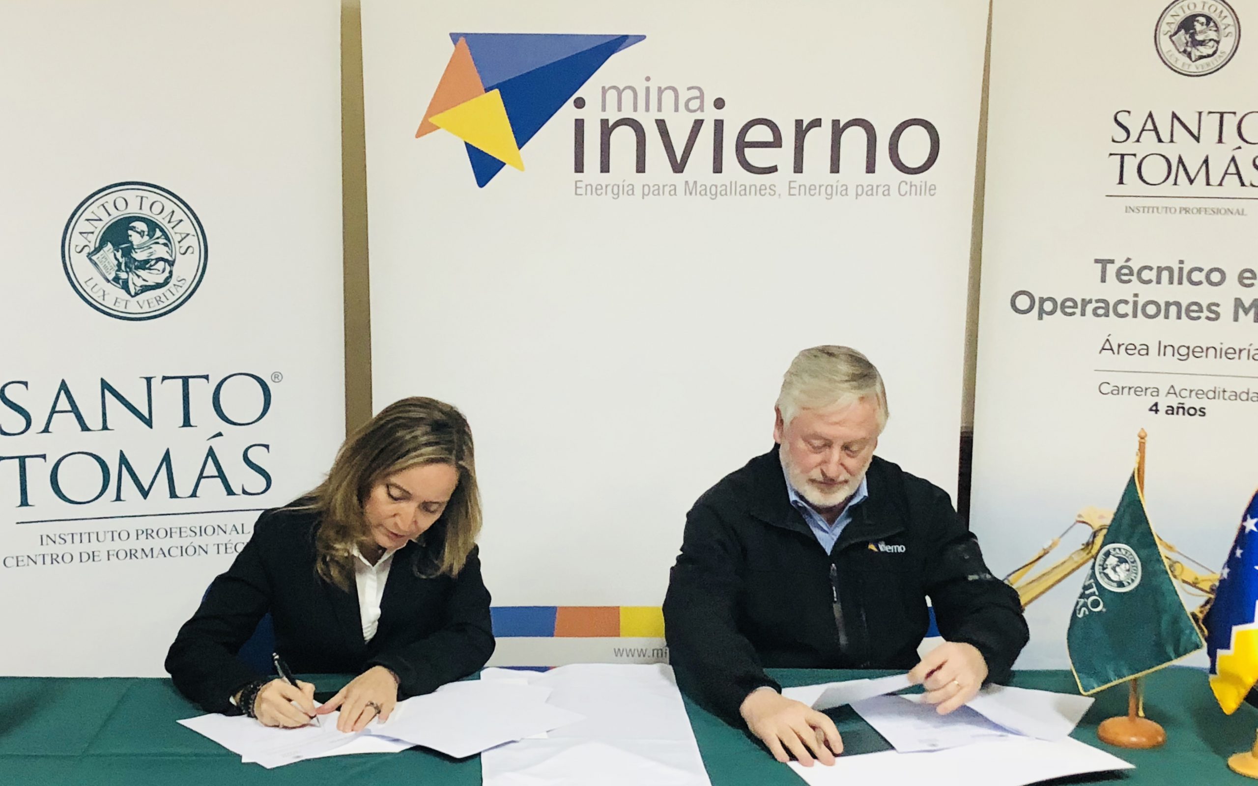 Convenio entre Santo Tomás y Mina Invierno permitirá vincular a estudiantes con la empresa regional