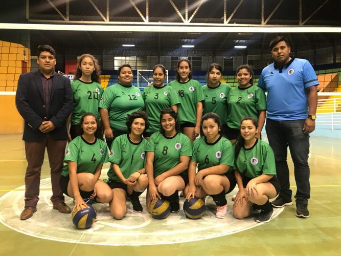 Santo Tomás Arica se coronó con el título de campeón en el torneo regional de vóleibol femenino