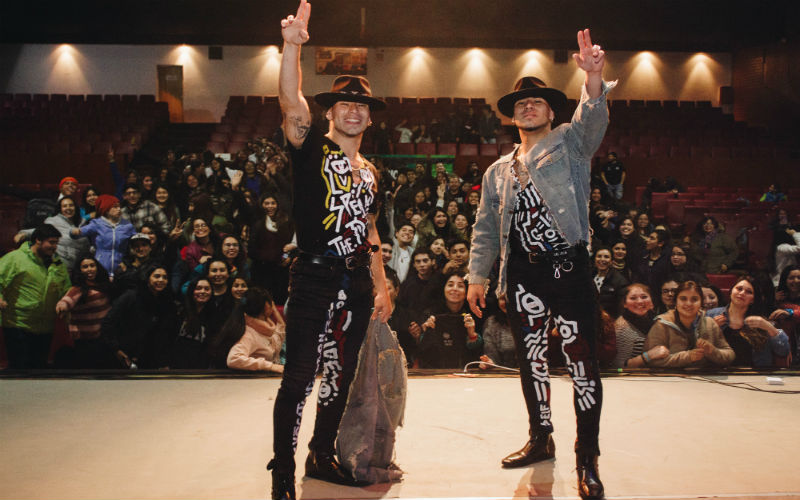 Power Peralta cautivó a estudiantes angelinos con evento “La fuerza de tus sueños”