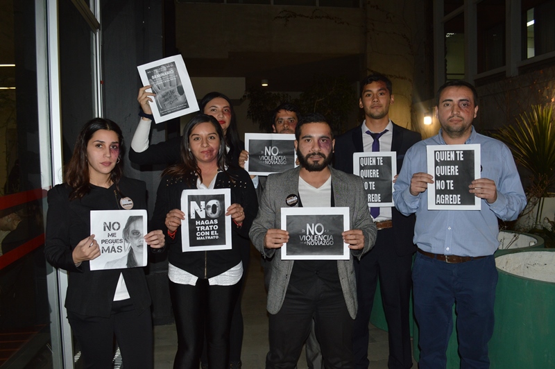 Futuros asistentes sociales organizaron seminario de violencia en el pololeo