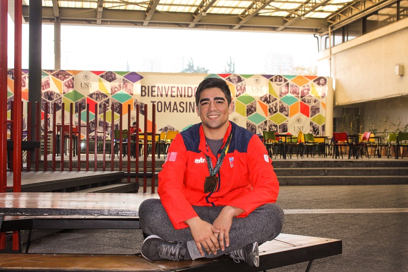 Judoca medallista en Brasil: Apoyo de la DAE y la Escuela de Medicina Veterinaria fue fundamental
