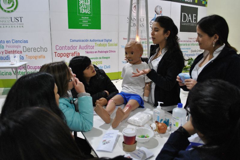 Enfermería UST dicta taller de primeros auxilios a docentes de Curanilahue