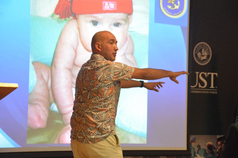 Líder del grupo “Dibujando Sonrisas Chile” dictó seminario sobre deshumanización en salud y risoterapia