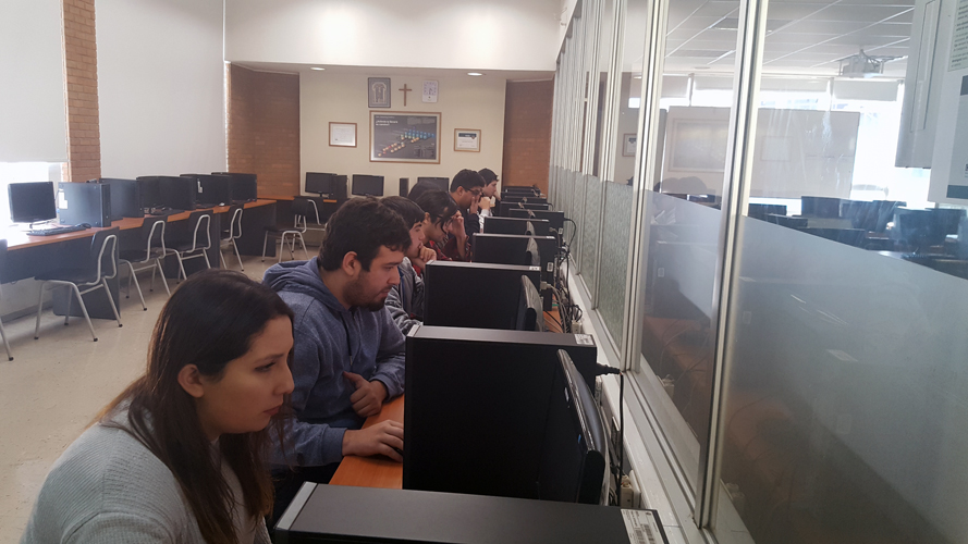 Alumnos y docentes de informática se certificaron en MTA en Talca