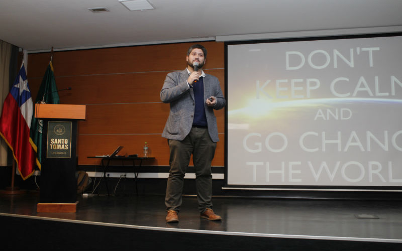 Nicolás Morales: “Santo Tomás les otorga a sus estudiantes la posibilidad de elegir como se sueñan trabajando”