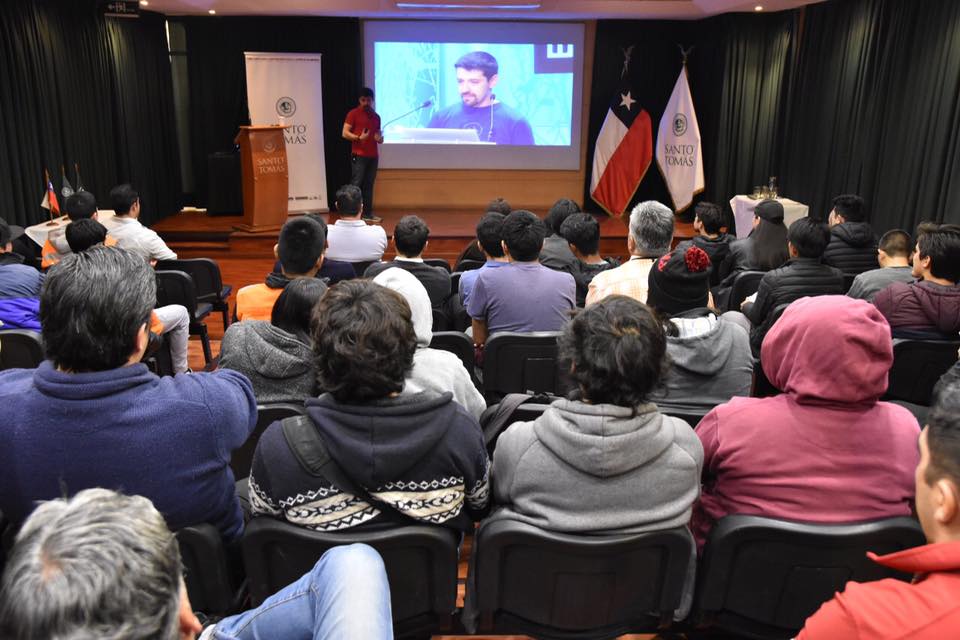 Ingeniería en informática de santo tomás realiza charla magistral de innovación y emprendimiento en iquique