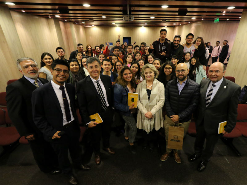 Tomasinos conversaron de desigualdad y movilidad social con reconocida historiadora en Antofagasta