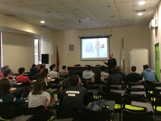 Alumnos de PF se capacitaron en ejercicios para enfermos cardiovasculares