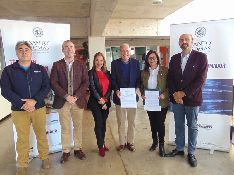 Carreras de Santo Tomás Ovalle firman convenio con empresa Gestpyme