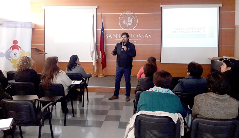 Dirigentes gremiales de la comuna de Curicó participan en Taller de Liderazgo