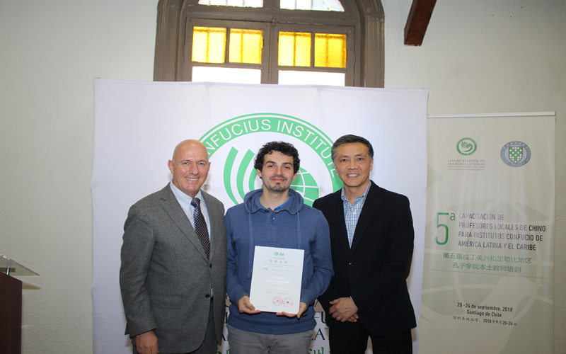 Ex alumno Santo Tomás participa en capacitación latinoamericana de profesores de chino mandarín