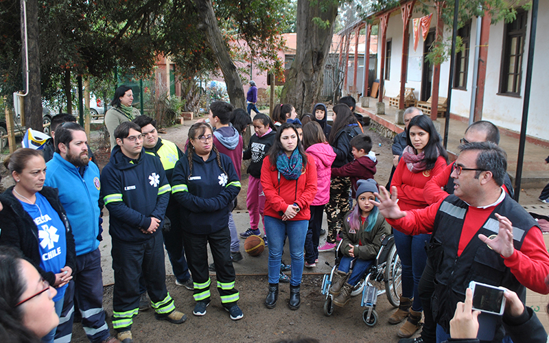 Equipo de Primeros Auxilios Psicológicos participa en simulacro de terremoto en escuela rural de Peñuelas