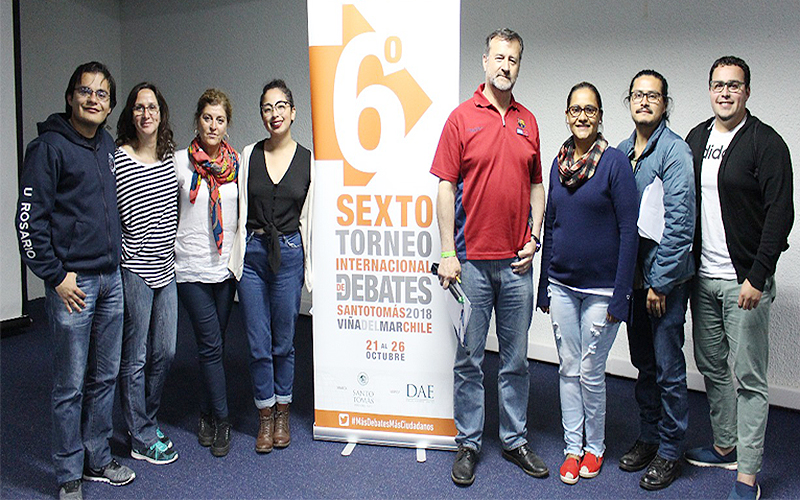 Equipos de España, Colombia, Perú y Chile avanzan a los cuartos de final del Sexto Torneo Internacional de Debates Santo Tomás