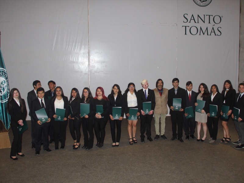 Certificación a alumnos de cuarto medio del Colegio San Martín de Porres