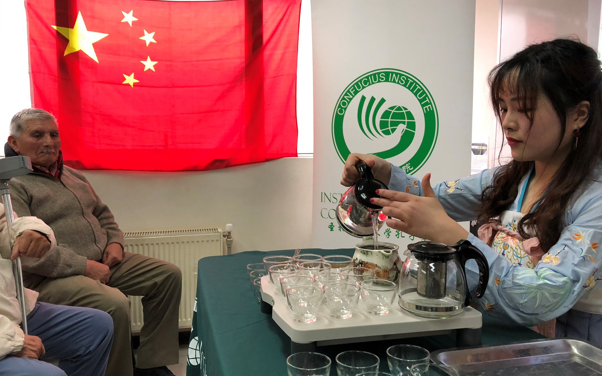 Adultos mayores participaron de tradicional Ceremonia del Té chino